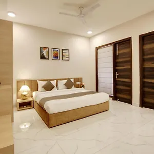 Limewood - Fortis Hospital & Huda Centre Hotel Gurgaon